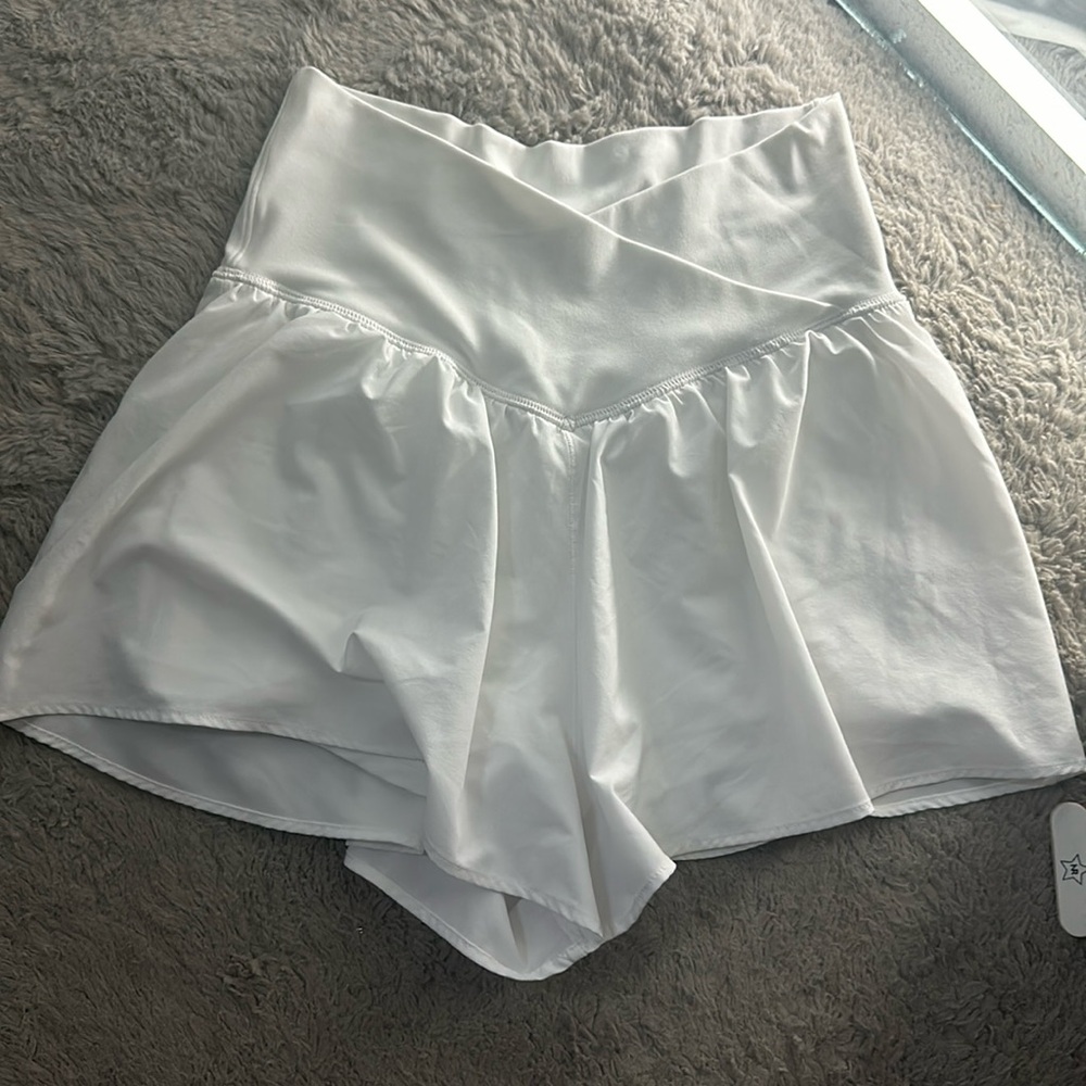 Brand new pair of flowy aerie shorts